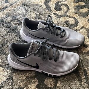 Nike Men's Athletic Shoes in Gray and Black